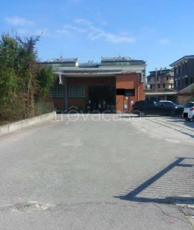 locale commerciale in vendita a Crema