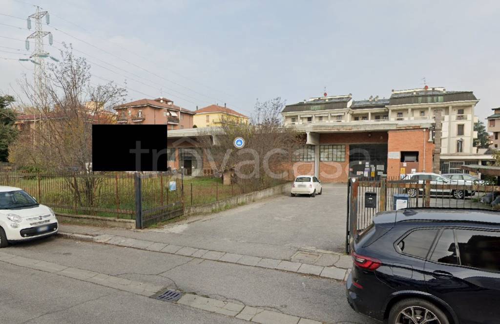 locale commerciale in vendita a Crema