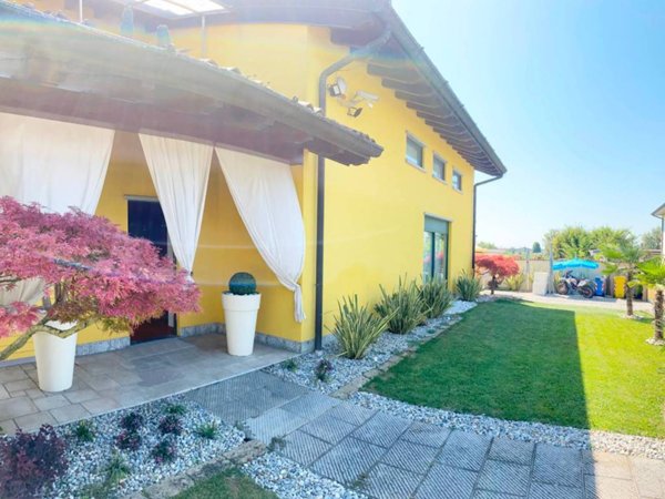 casa indipendente in vendita a Crema