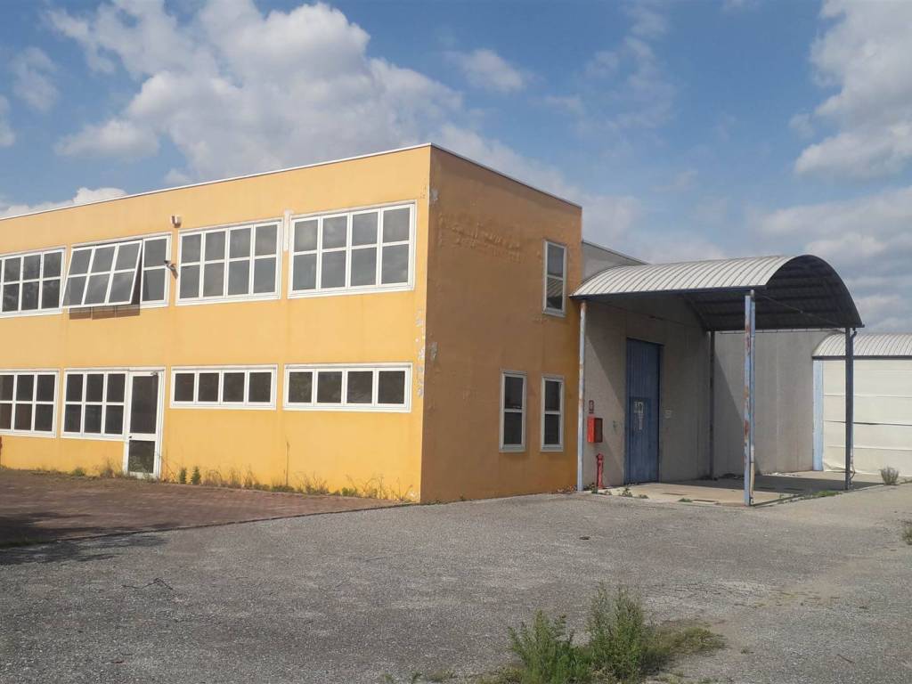 capannone in vendita a Crema in zona San Bernardino