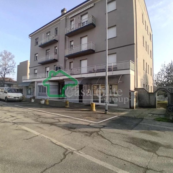 locale commerciale in vendita a Crema in zona San Bernardino