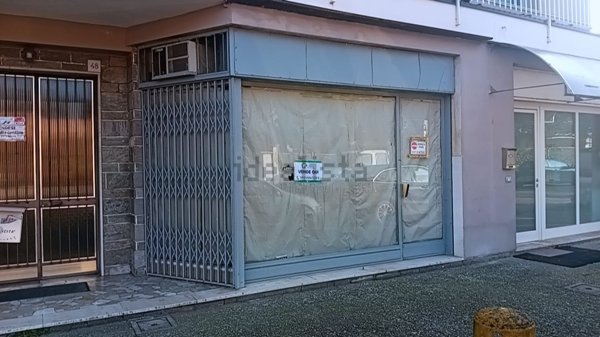 locale commerciale in vendita a Crema in zona San Bernardino