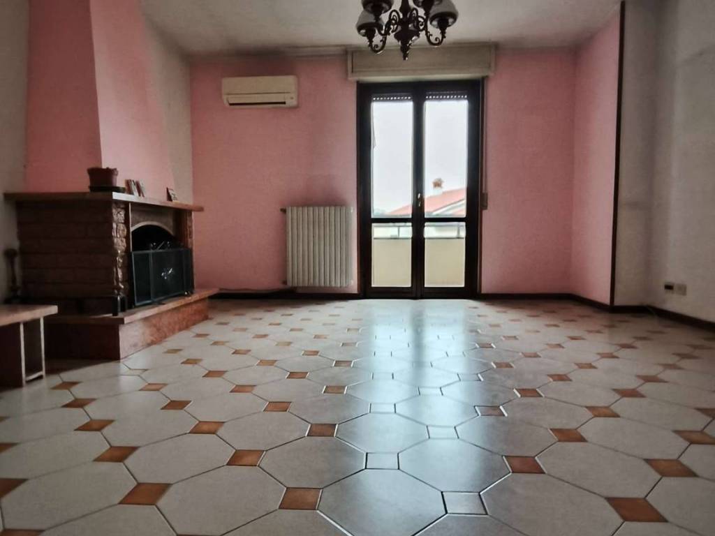 appartamento in vendita a Crema in zona San Bernardino