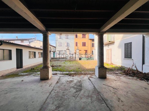 casa semindipendente in vendita a Crema