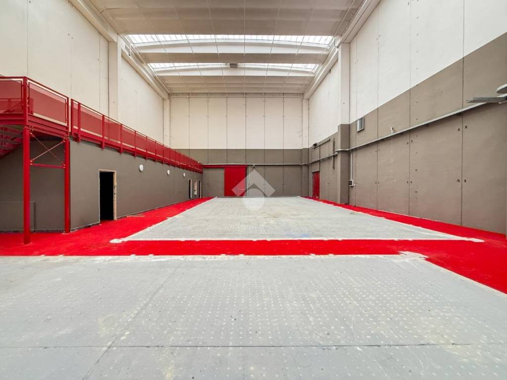 locale commerciale in vendita a Crema in zona San Bernardino