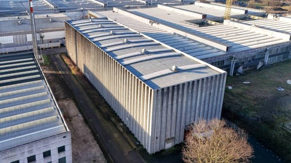 locale commerciale in vendita a Crema