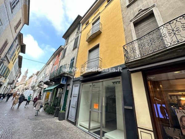 negozio in vendita a Crema