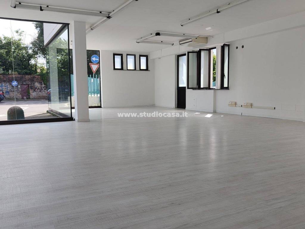 negozio in vendita a Crema