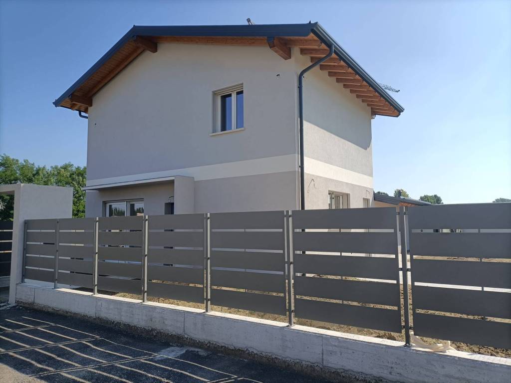 casa indipendente in vendita a Crema