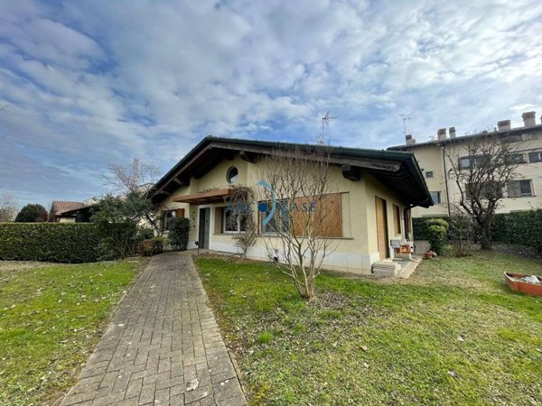 casa indipendente in vendita a Crema