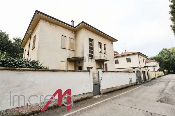 casa indipendente in vendita a Crema