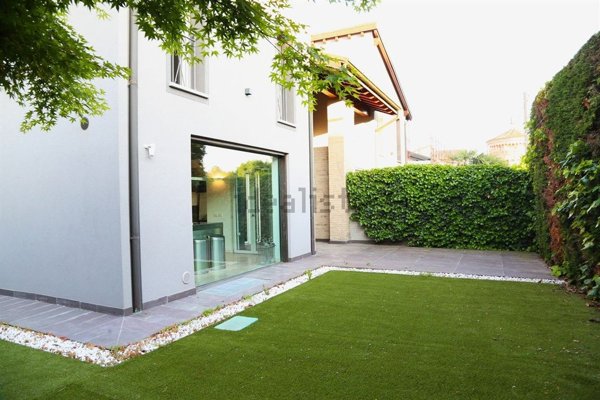 casa indipendente in vendita a Crema