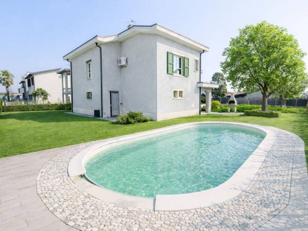 casa indipendente in vendita a Crema in zona San Bernardino