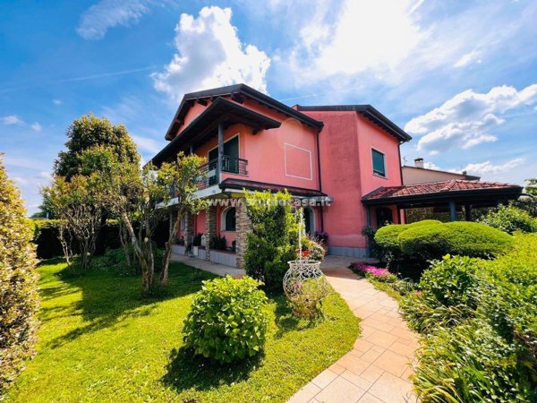 casa indipendente in vendita a Crema