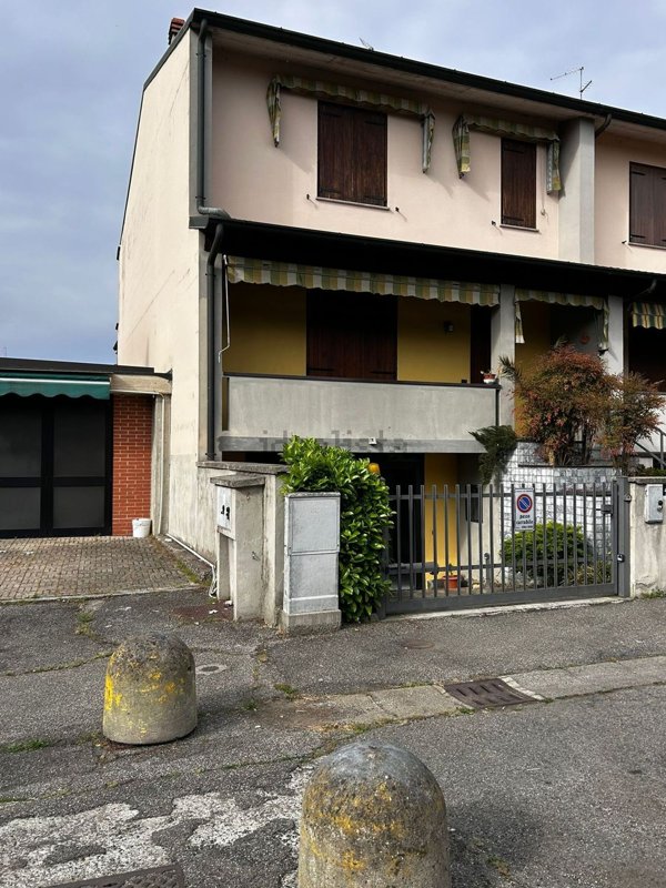 casa indipendente in vendita a Crema