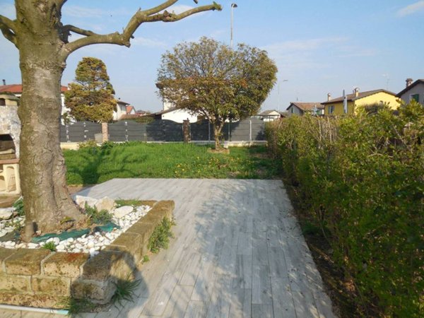 casa indipendente in vendita a Crema