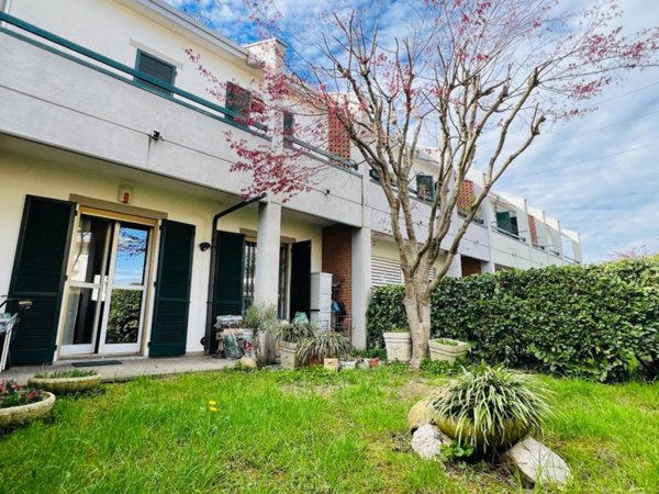 casa indipendente in vendita a Crema in zona San Bernardino