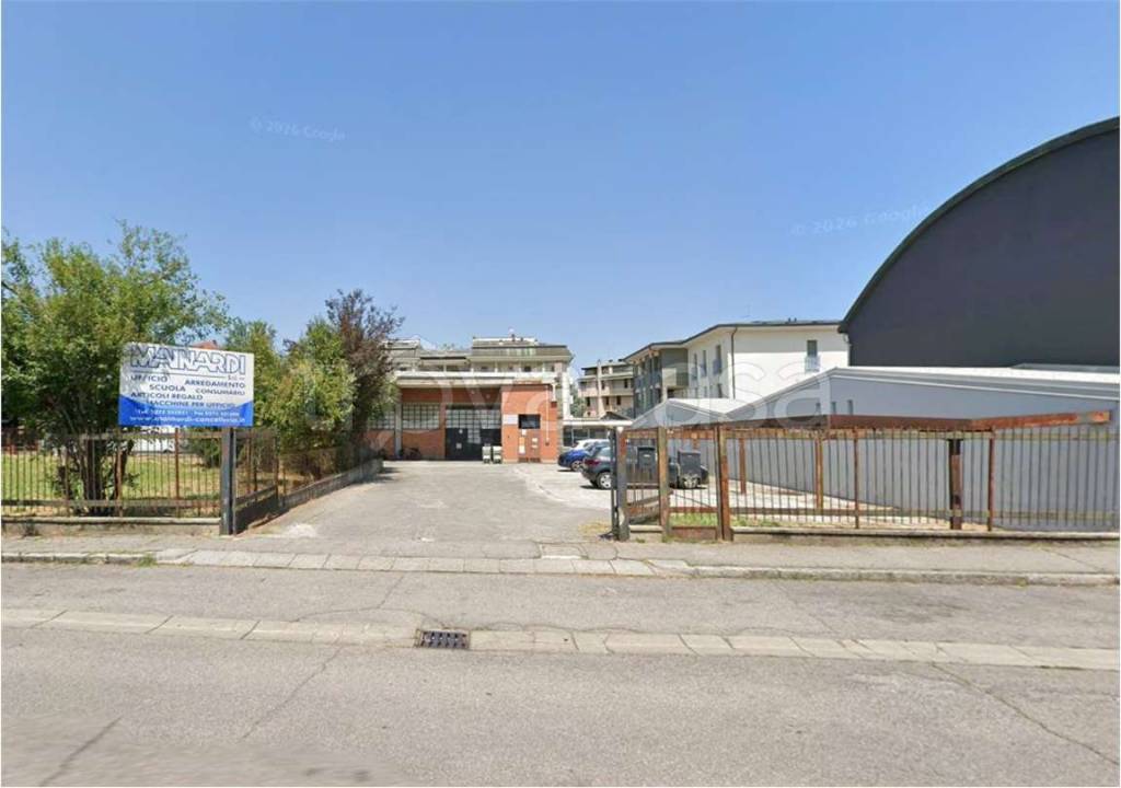 locale commerciale in vendita a Crema