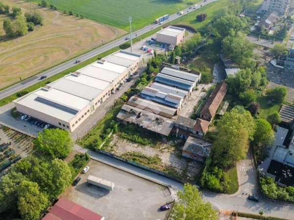 locale commerciale in vendita a Crema