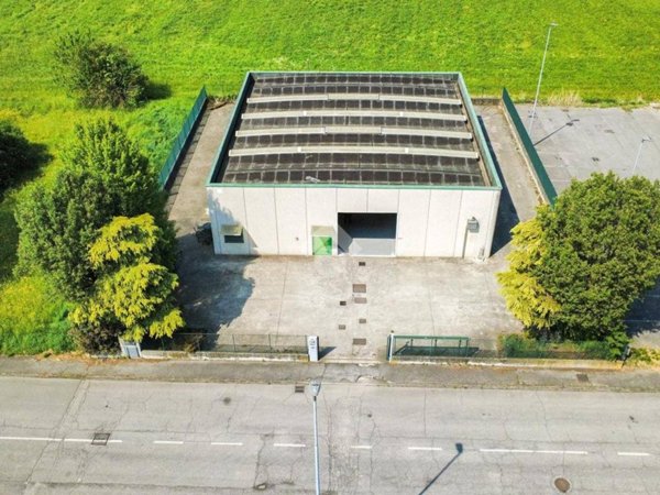 locale commerciale in vendita a Crema in zona San Bernardino