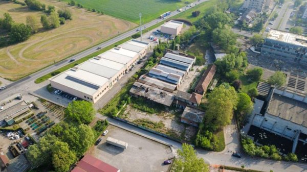 locale commerciale in vendita a Crema