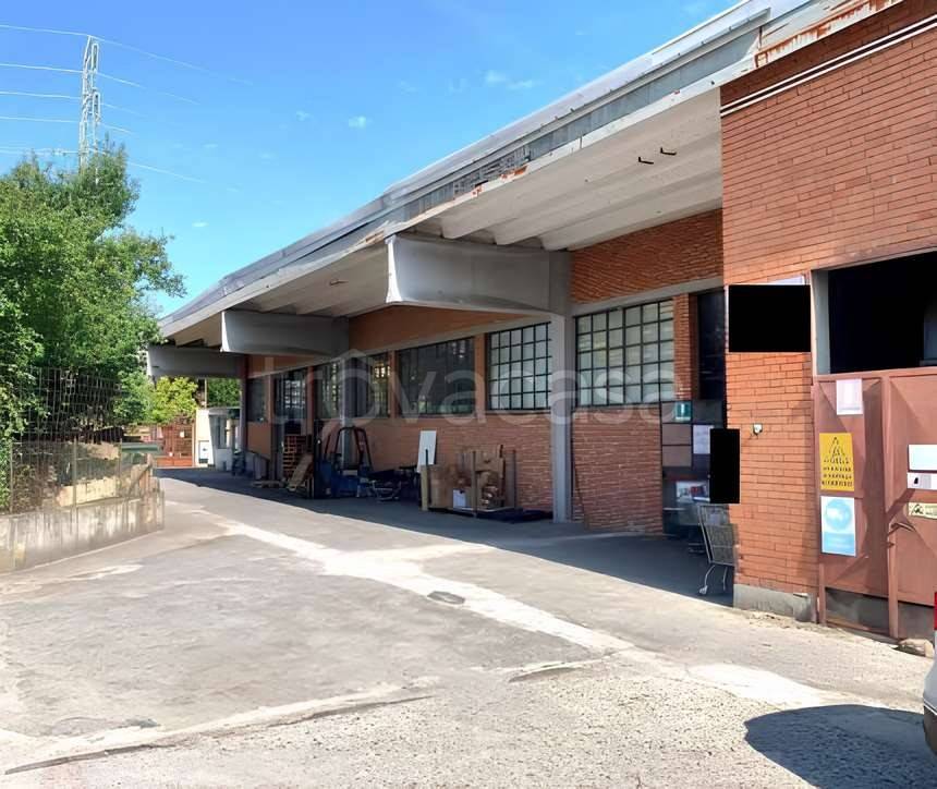 locale commerciale in vendita a Crema