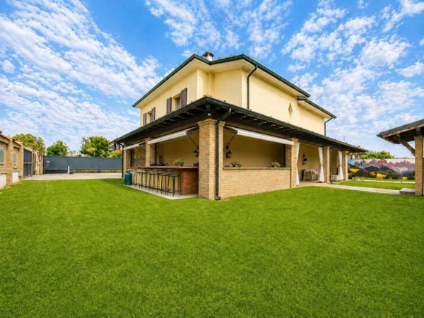 casa indipendente in vendita a Crema in zona San Bernardino