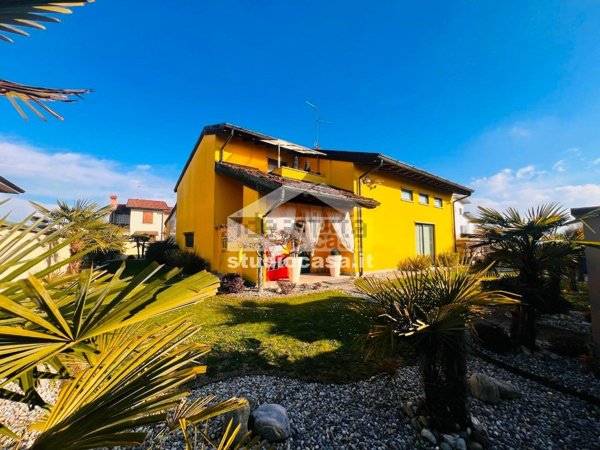 casa indipendente in vendita a Crema