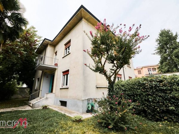 casa indipendente in vendita a Crema