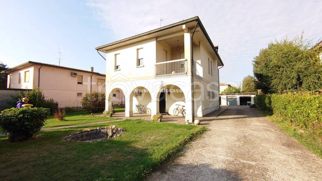 casa indipendente in vendita a Crema