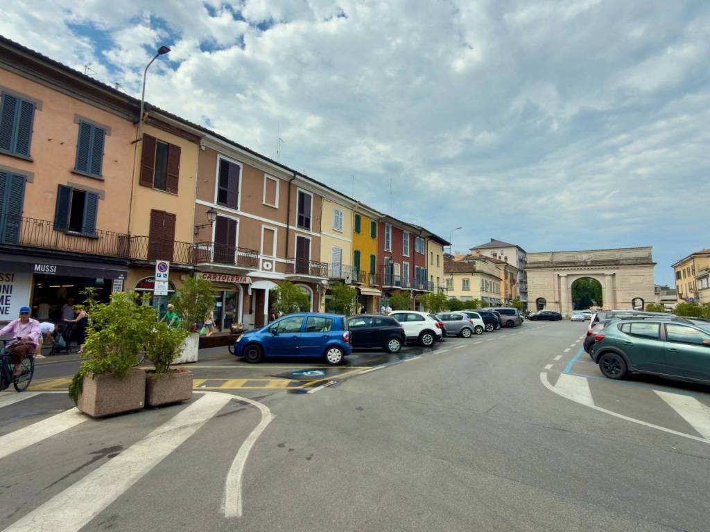 intera palazzina in vendita a Crema