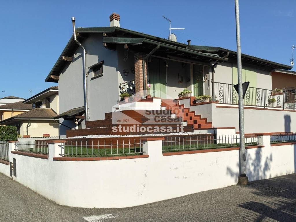 casa indipendente in vendita a Crema