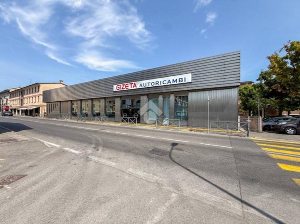 locale commerciale in vendita a Crema