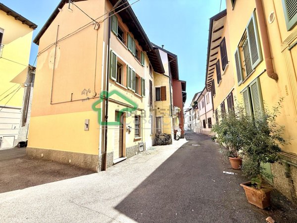 casa indipendente in vendita a Crema
