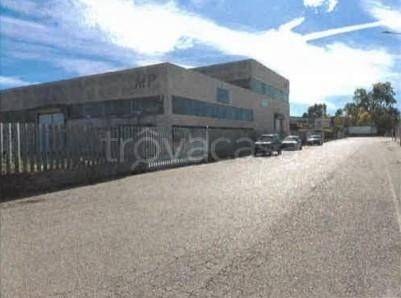 locale commerciale in vendita a Crema
