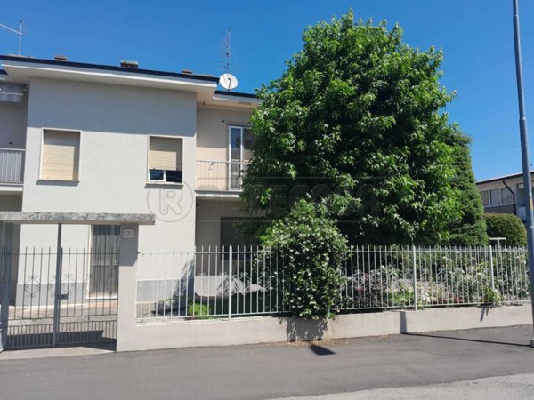 casa indipendente in vendita a Crema