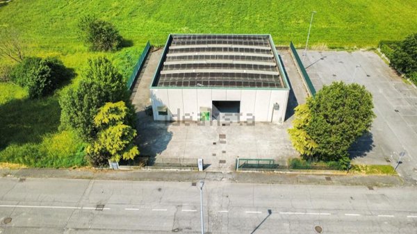 locale commerciale in vendita a Crema