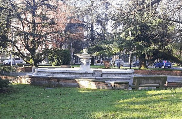 locale commerciale in vendita a Crema