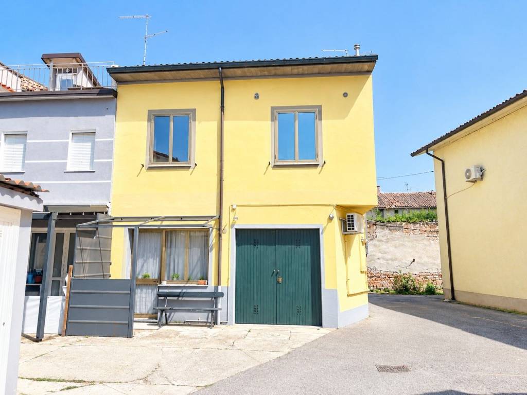 casa indipendente in vendita a Crema