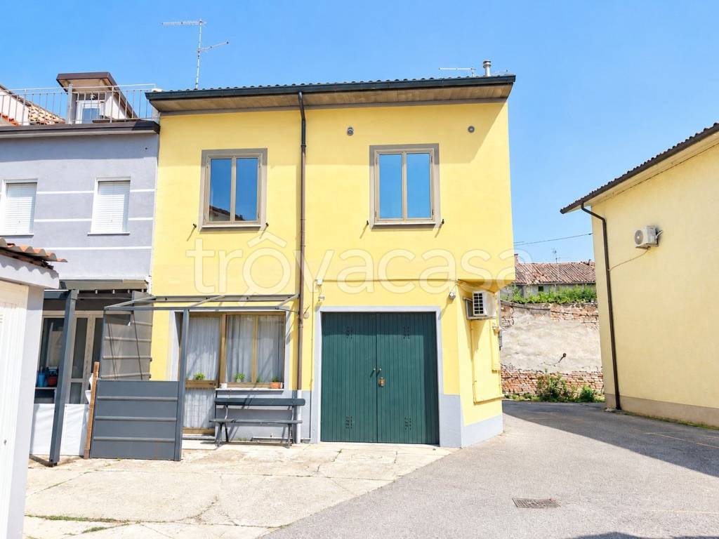 casa indipendente in vendita a Crema