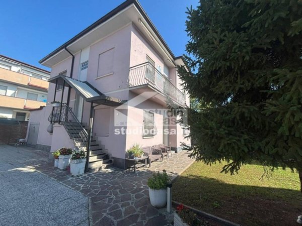 casa indipendente in vendita a Crema in zona San Bernardino