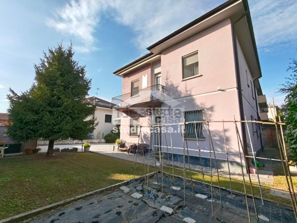 casa indipendente in vendita a Crema in zona San Bernardino