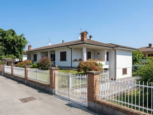 casa indipendente in vendita a Crema