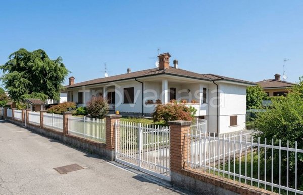 casa indipendente in vendita a Crema