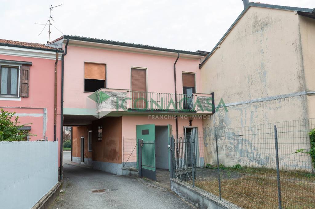 casa indipendente in vendita a Crema
