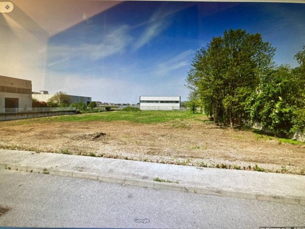 terreno edificabile in vendita a Cremona in zona Picenengo