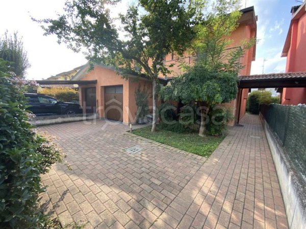 casa indipendente in vendita a Cremona in zona Cavatigozzi