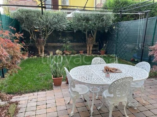 casa indipendente in vendita a Cremona in zona Battaglione