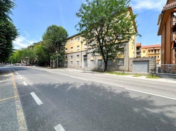 negozio in vendita a Cremona in zona Via Dante
