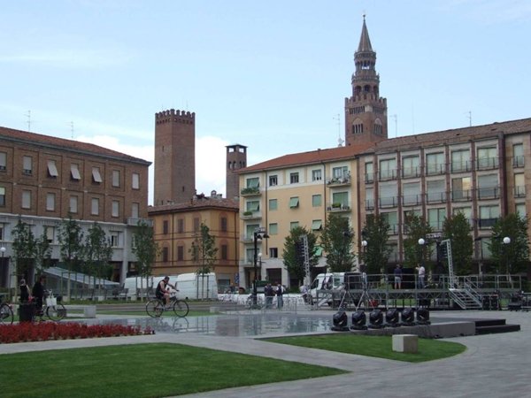 ufficio in vendita a Cremona in zona Piazza Castello